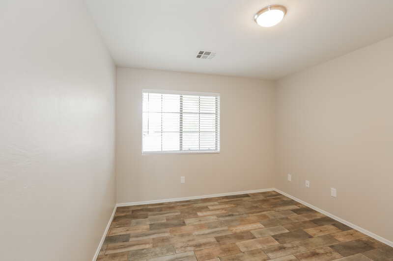 2,380/Mo, 1114 E Fraktur Rd Phoenix, AZ 85040 Bedroom View