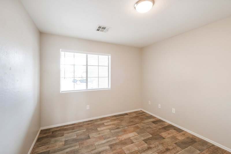 2,195/Mo, 1114 E Fraktur Rd Phoenix, AZ 85040 Bedroom View