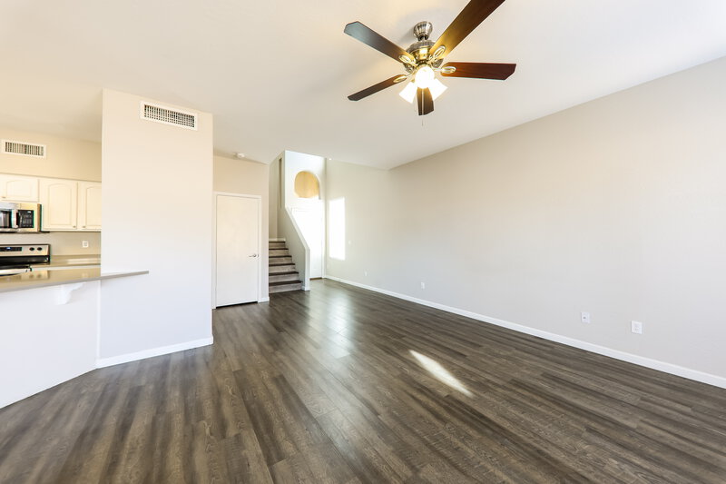 2,035/Mo, 2221 E Union Hills Dr #171 Phoenix, AZ 85024 Living Room View