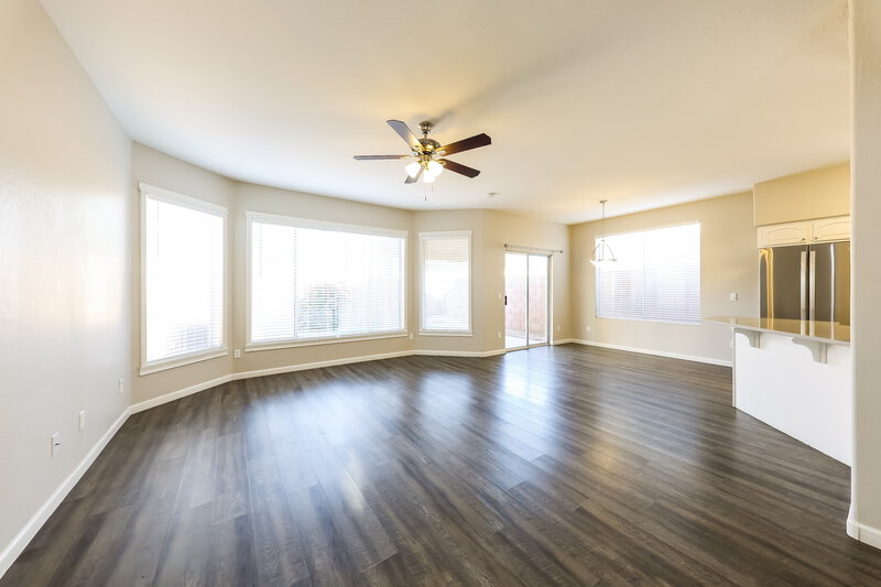 2,035/Mo, 2221 E Union Hills Dr #171 Phoenix, AZ 85024 Living Room View 2