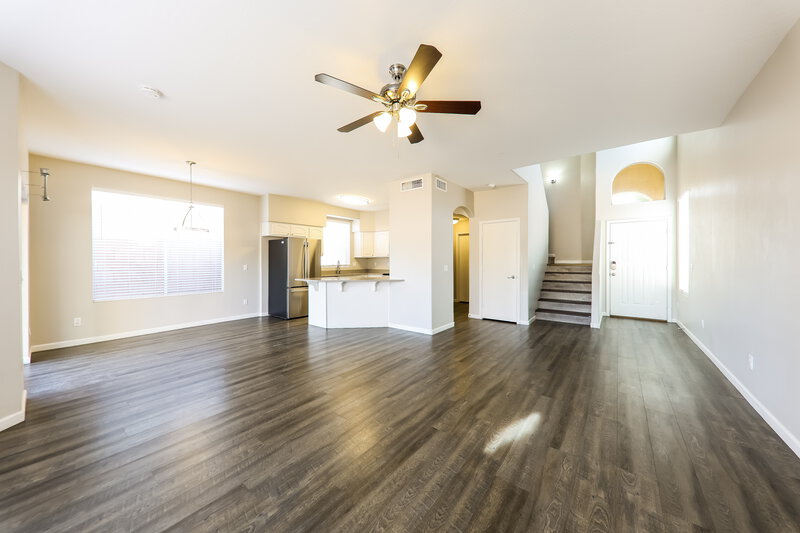 2,035/Mo, 2221 E Union Hills Dr #171 Phoenix, AZ 85024 Living Room View 3