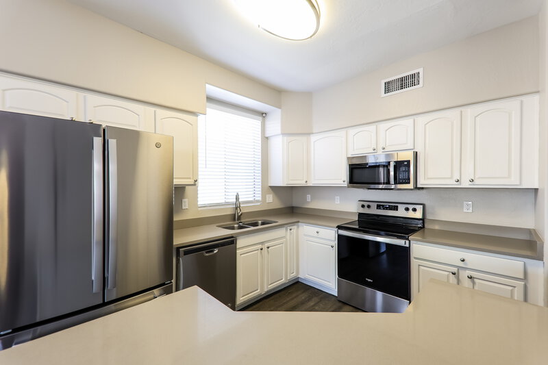 2,035/Mo, 2221 E Union Hills Dr #171 Phoenix, AZ 85024 Kitchen View