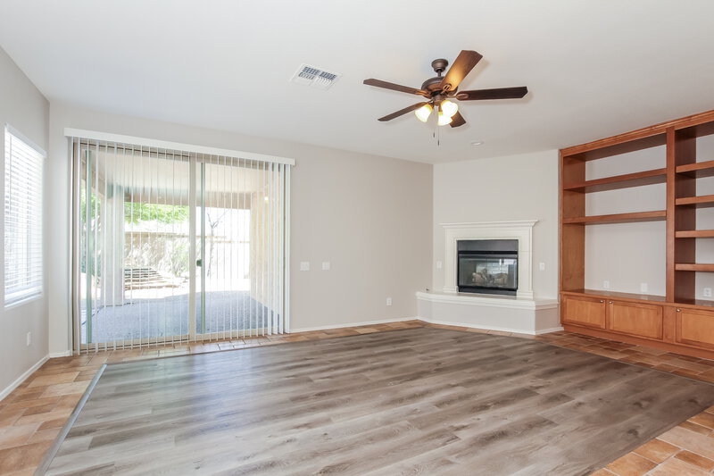 2,180/Mo, 27309 N 84th Dr Peoria, AZ 85383 Living Room View 2