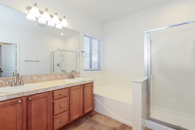 2,180/Mo, 27309 N 84th Dr Peoria, AZ 85383 Main Bathroom View