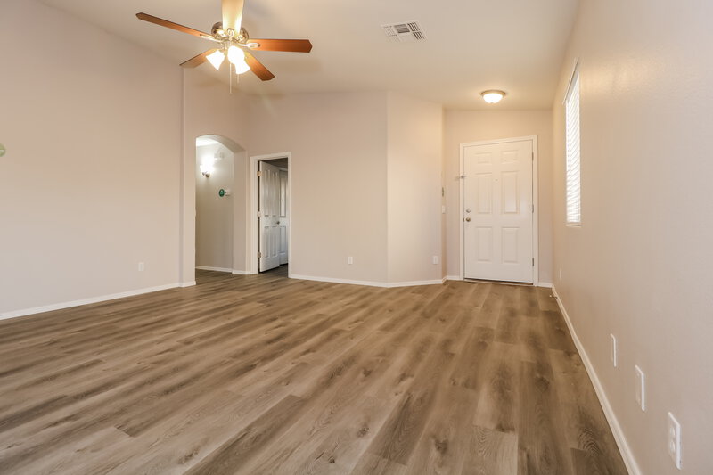 2,215/Mo, 6237 W Jones Ave Phoenix, AZ 85043 Living Room View 2
