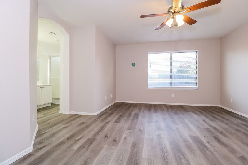 2,215/Mo, 6237 W Jones Ave Phoenix, AZ 85043 Main Bedroom View 2