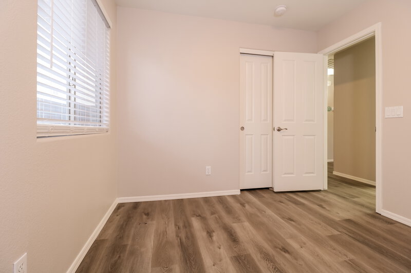 2,215/Mo, 6237 W Jones Ave Phoenix, AZ 85043 Bedroom View