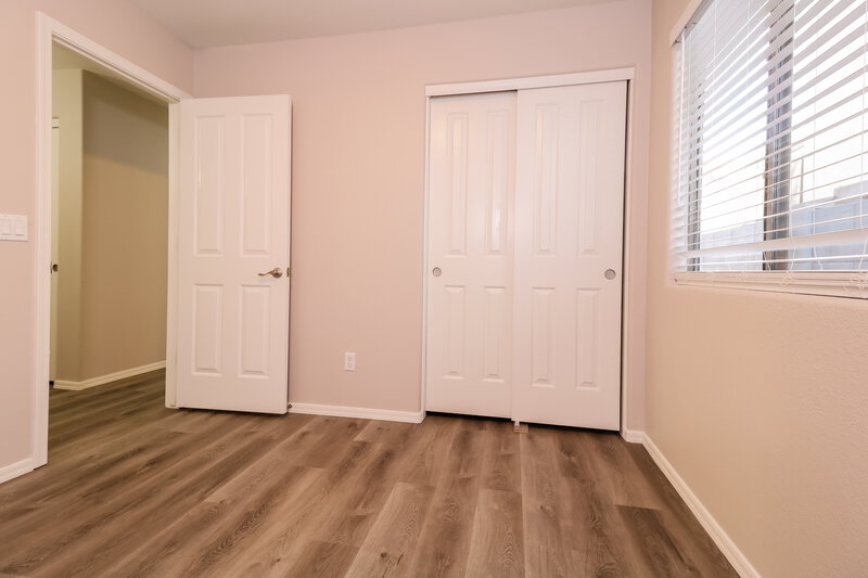 2,215/Mo, 6237 W Jones Ave Phoenix, AZ 85043 Bedroom View 2