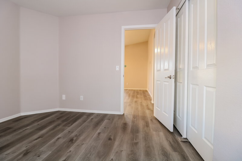 2,215/Mo, 6237 W Jones Ave Phoenix, AZ 85043 Bedroom View 3