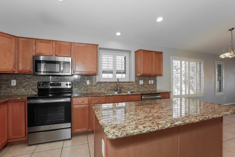 2,230/Mo, 3986 E Simpson Rd Gilbert, AZ 85297 Kitchen View 2