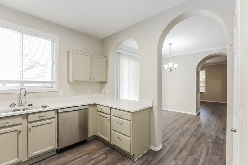 2,450/Mo, 3886 S Winter Ln Gilbert, AZ 85297 Kitchen View 2