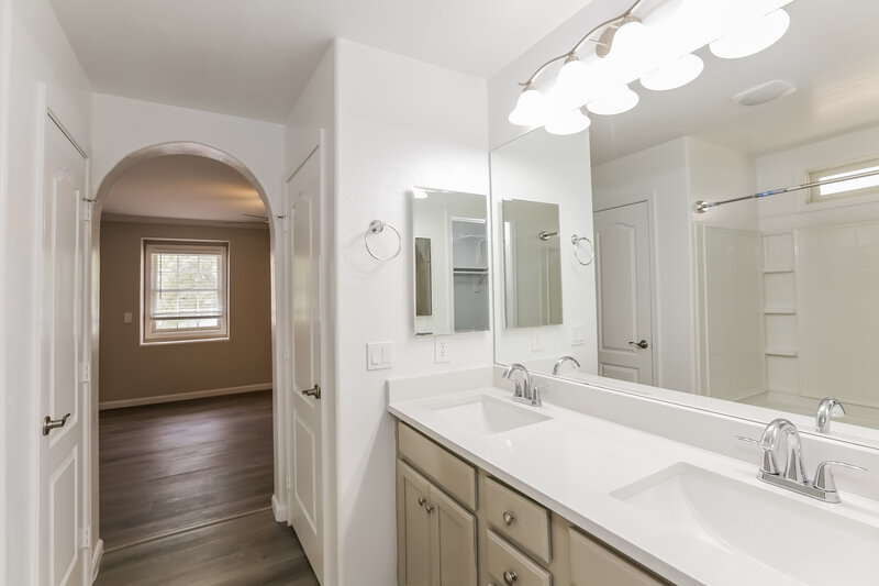2,450/Mo, 3886 S Winter Ln Gilbert, AZ 85297 Main Bathroom View