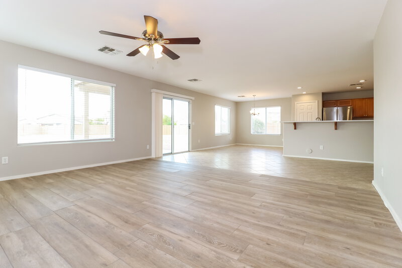 2,545/Mo, 7241 W Globe Ave Phoenix, AZ 85043 Living Room View 2