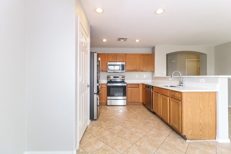 2,545/Mo, 7241 W Globe Ave Phoenix, AZ 85043 Kitchen View