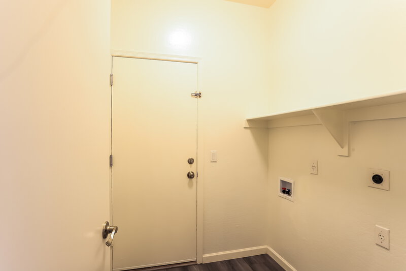 1,880/Mo, 17041 W Aberdeen Dr Surprise, AZ 85374 Laundry Room View