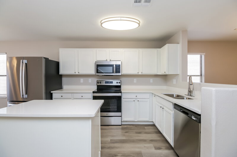 1,865/Mo, 3301 S 63rd Ln Phoenix, AZ 85043 Kitchen View 2