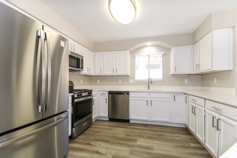 2,070/Mo, 11323 W Alice Ave Peoria, AZ 85345 Kitchen View