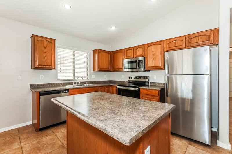 1,895/Mo, 2783 E Cowboy Cove Trl San Tan Valley, AZ 85143 Kitchen View