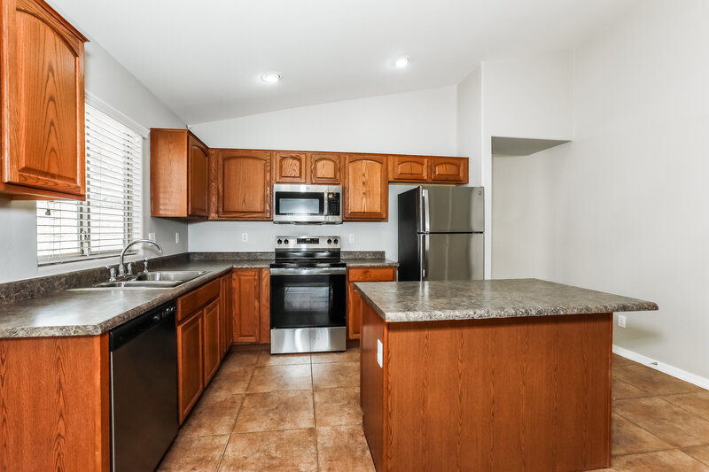 1,895/Mo, 2783 E Cowboy Cove Trl San Tan Valley, AZ 85143 Kitchen View 2