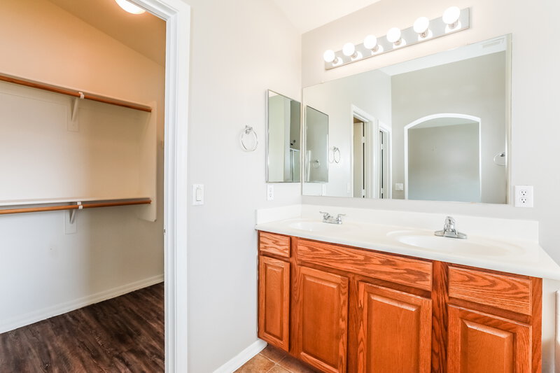 1,895/Mo, 2783 E Cowboy Cove Trl San Tan Valley, AZ 85143 Main Bathroom View