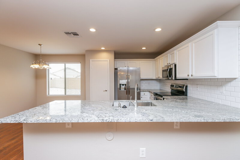 2,225/Mo, 6638 S 25th Ave Phoenix, AZ 85041 Kitchen View