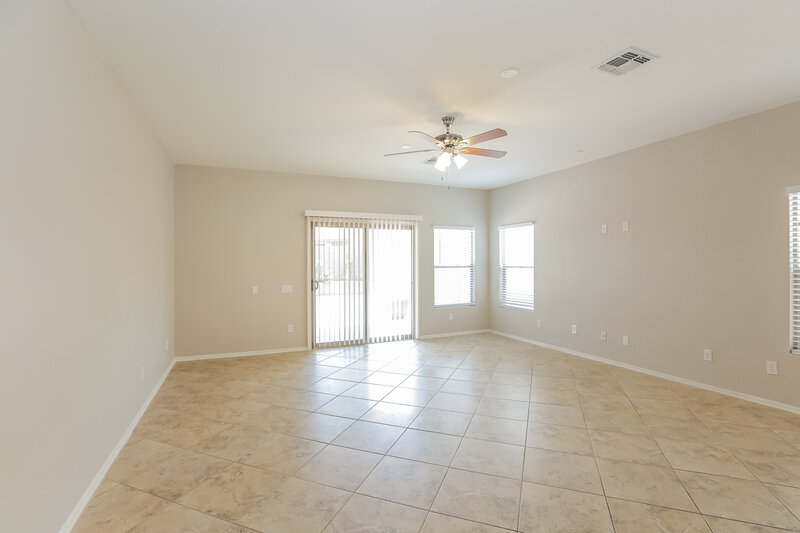 2,110/Mo, 5309 W Maldonado Rd Laveen, AZ 85339 Living Room View 3