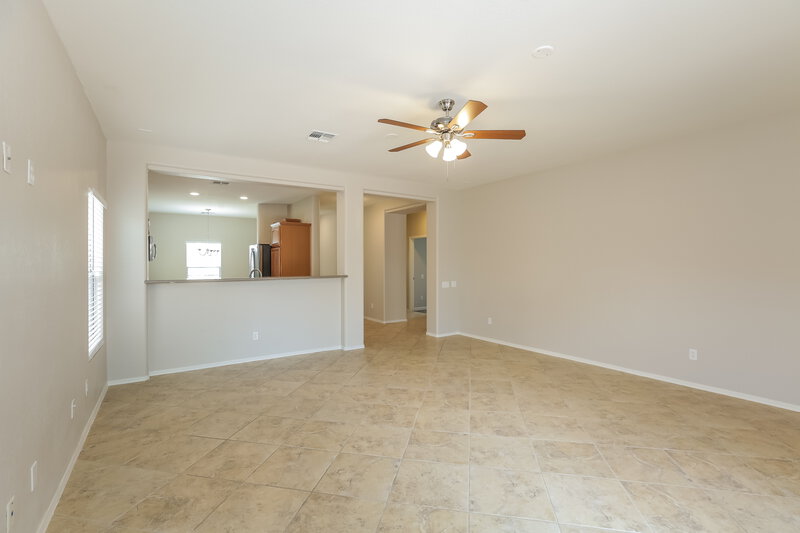 2,110/Mo, 5309 W Maldonado Rd Laveen, AZ 85339 Living Room View 4