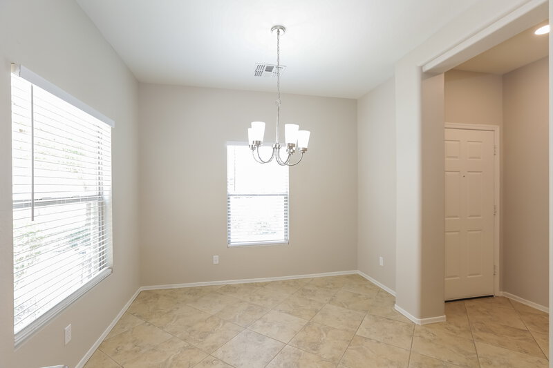 2,110/Mo, 5309 W Maldonado Rd Laveen, AZ 85339 Dining Room View 2