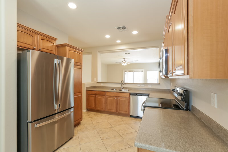 2,110/Mo, 5309 W Maldonado Rd Laveen, AZ 85339 Kitchen View