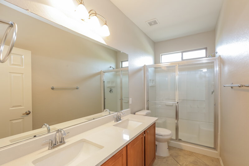 2,110/Mo, 5309 W Maldonado Rd Laveen, AZ 85339 Main Bathroom View