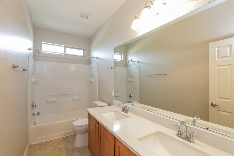 2,110/Mo, 5309 W Maldonado Rd Laveen, AZ 85339 Bathroom View