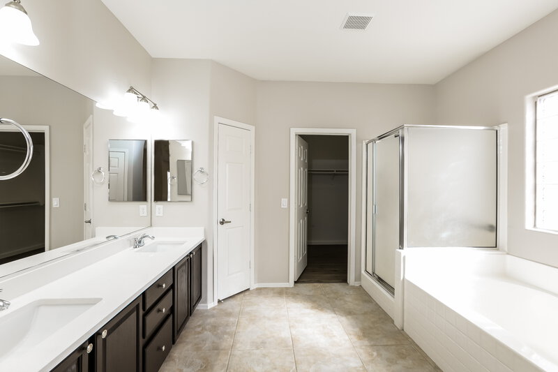 2,135/Mo, 5111 W Grenadine Rd Laveen, AZ 85339 Main Bathroom View