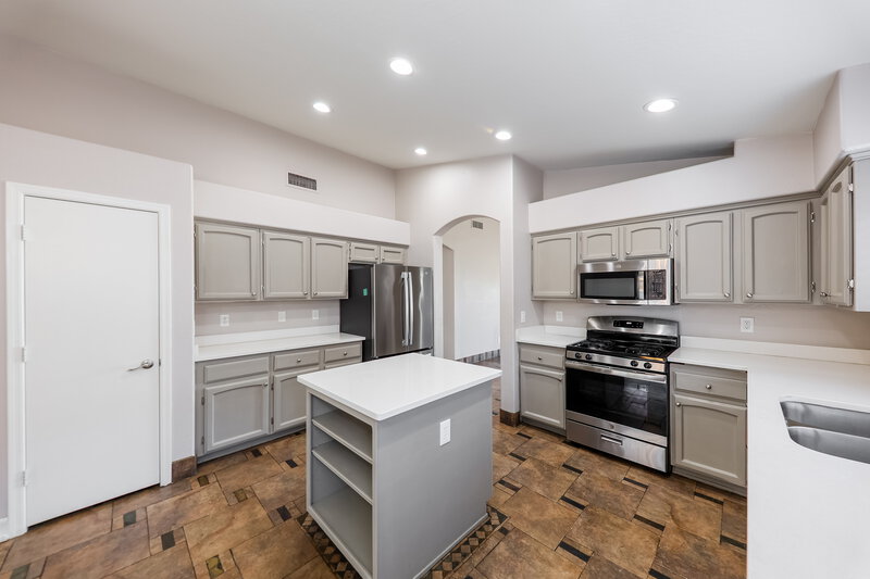2,090/Mo, 17429 N 20th St Phoenix, AZ 85022 Kitchen View 2