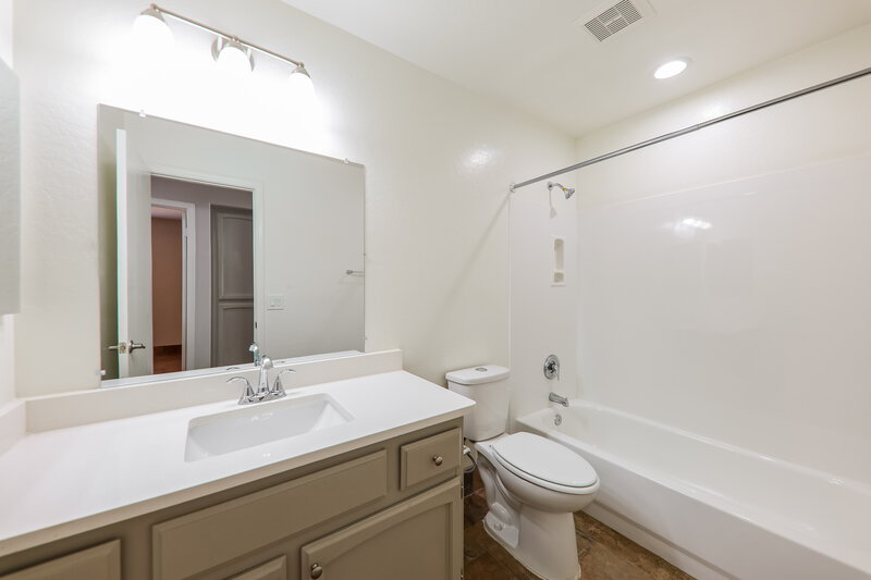 2,090/Mo, 17429 N 20th St Phoenix, AZ 85022 Bathroom View