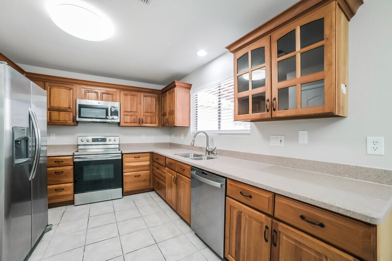 2,180/Mo, 17805 N 13th St Phoenix, AZ 85022 Kitchen View