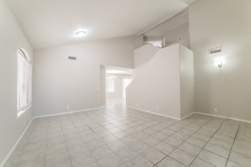 2,180/Mo, 17805 N 13th St Phoenix, AZ 85022 Family Room View