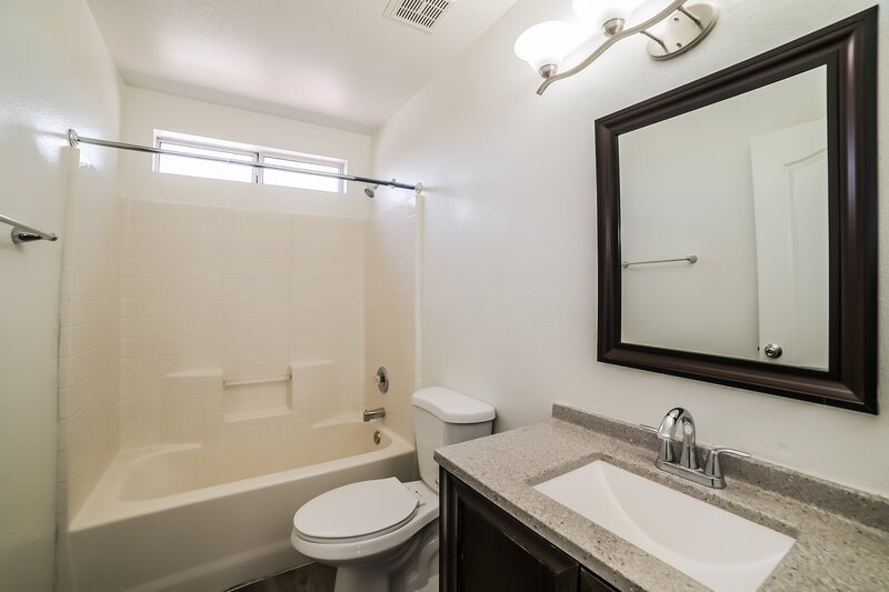 2,180/Mo, 17805 N 13th St Phoenix, AZ 85022 Bathroom View