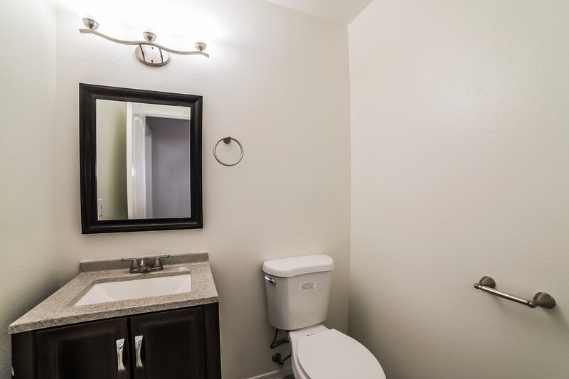 2,180/Mo, 17805 N 13th St Phoenix, AZ 85022 Bathroom View 2