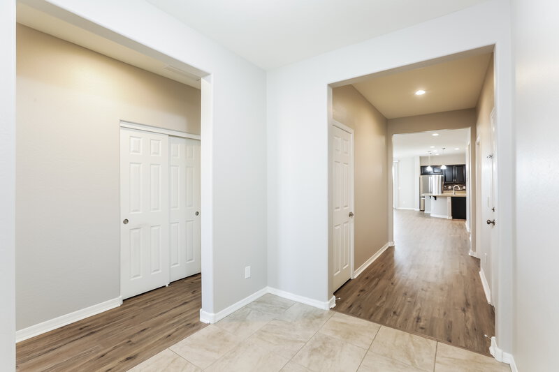 2,320/Mo, 6417 S 47th Dr Laveen, AZ 85339 Foyer View
