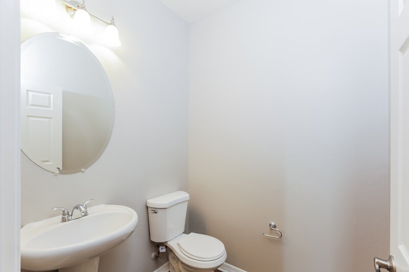 2,320/Mo, 6417 S 47th Dr Laveen, AZ 85339 Bathroom View 2