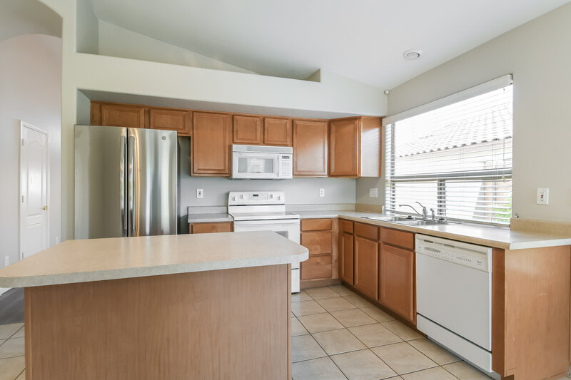 2,135/Mo, 2415 W Blue Sky Dr Phoenix, AZ 85085 Kitchen View