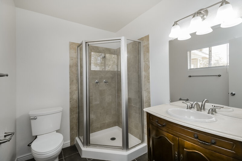 2,095/Mo, 1223 N Matlock Circle Mesa, AZ 85203 Main Bathroom View