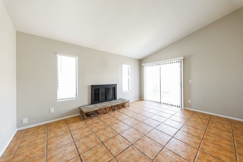 2,185/Mo, 6630 W Poinsettia Dr Glendale, AZ 85304 Living Room View
