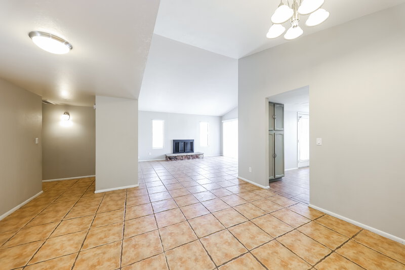 2,185/Mo, 6630 W Poinsettia Dr Glendale, AZ 85304 Dining Room View