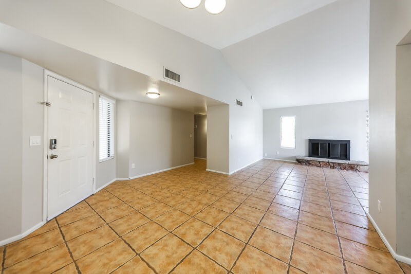 2,185/Mo, 6630 W Poinsettia Dr Glendale, AZ 85304 Dining Room View 2