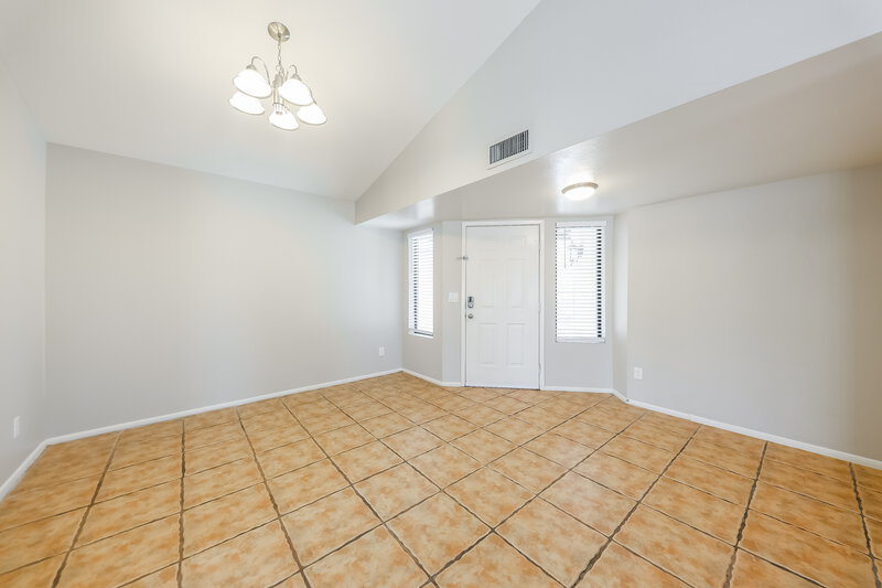 2,185/Mo, 6630 W Poinsettia Dr Glendale, AZ 85304 Dining Room View 3