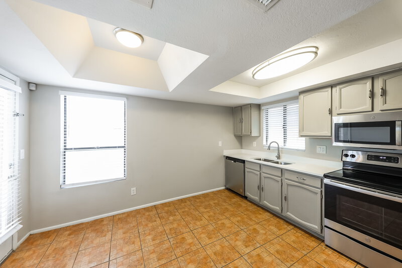 2,185/Mo, 6630 W Poinsettia Dr Glendale, AZ 85304 Kitchen View