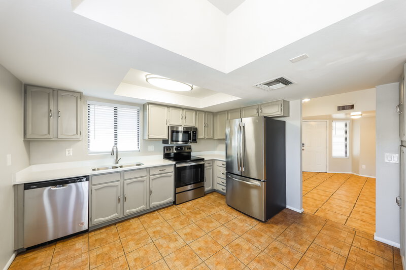 2,185/Mo, 6630 W Poinsettia Dr Glendale, AZ 85304 Kitchen View 2