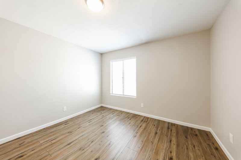 2,185/Mo, 6630 W Poinsettia Dr Glendale, AZ 85304 Bedroom View 2