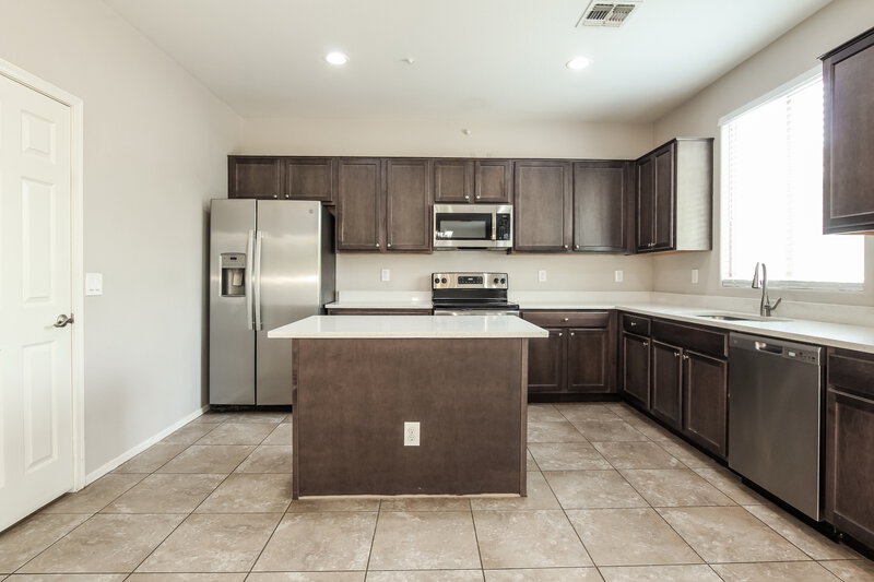 2,485/Mo, 8889 W Cameron Dr Peoria, AZ 85345 Kitchen View